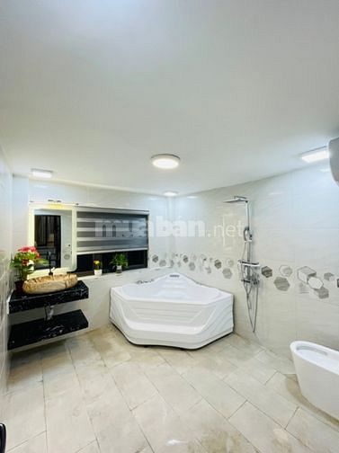Bán nhà 5 tầng, diện tích 52m2, ngõ phố Thái Thịnh, giá 6,9 tỷ