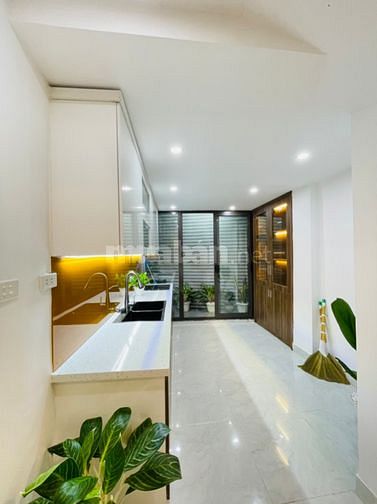 Bán nhà 5 tầng, diện tích 52m2, ngõ phố Thái Thịnh, giá 6,9 tỷ