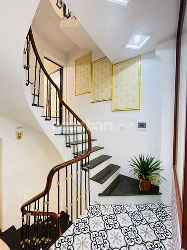 Bán nhà 5 tầng, diện tích 52m2, ngõ phố Thái Thịnh, giá 6,9 tỷ