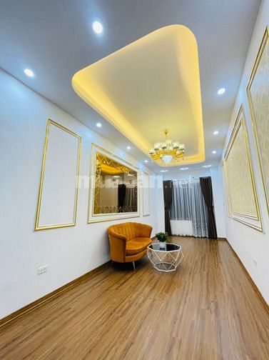 Bán nhà 5 tầng, diện tích 52m2, ngõ phố Thái Thịnh, giá 6,9 tỷ