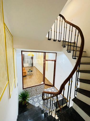 Bán nhà 5 tầng, diện tích 52m2, ngõ phố Thái Thịnh, giá 6,9 tỷ