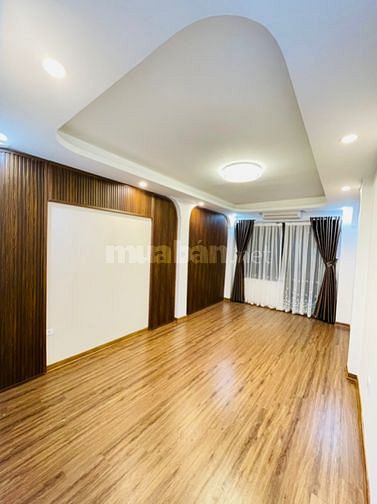 Bán nhà 5 tầng, diện tích 52m2, ngõ phố Thái Thịnh, giá 6,9 tỷ