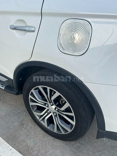 Bán xe Outlander 2019 bản based, ODO 26.000 km, nguyên zin 99%