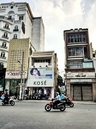  BÁN NHÀ GÓC 2 MT NGUYỄN TRÃI LÊ THỊ RIÊNG ,  Bến Thành , Quận 1.