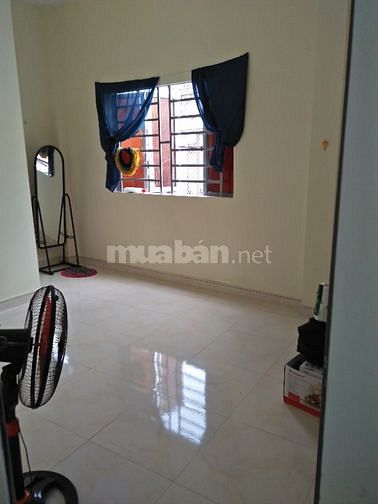 Phòng đẹp có của sổ và tollet riêg đườg hồng bàng gần đại hoc y duoc.v