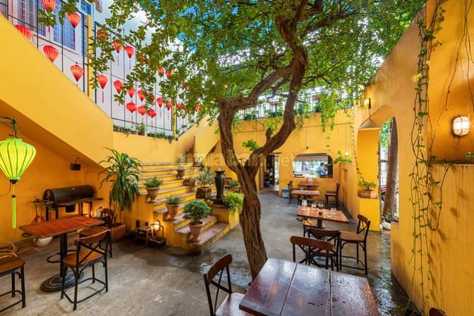 Sang quán cà phê đầy đủ tiện nghi chỉ việc vào bán 2 mặt tiền đông