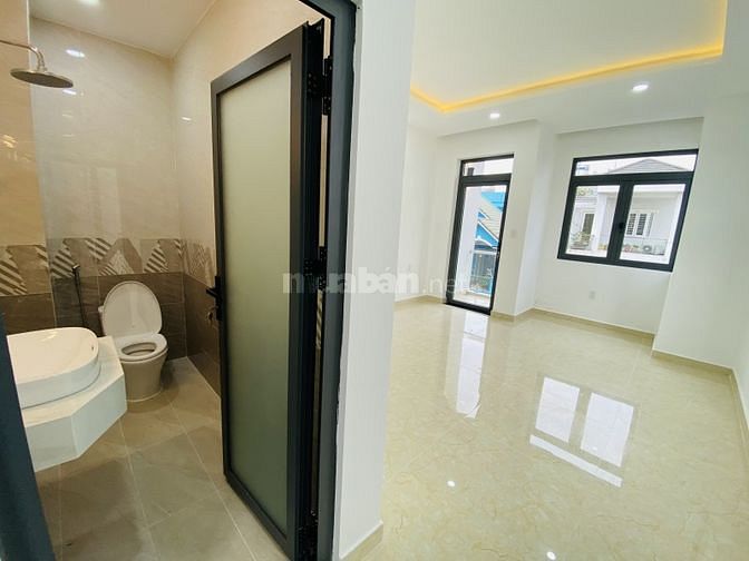 Nhà mới lô góc MT đường số, Lã Xuân Oai, Q9, 72m2, đường 7m, 4 tầng. 
