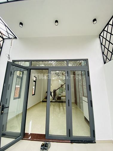 Nhà mới lô góc MT đường số, Lã Xuân Oai, Q9, 72m2, đường 7m, 4 tầng. 
