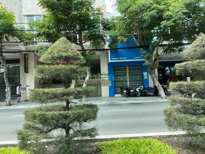 Bán nhà mặt tiền đường biển, giá cực tốt, thuận tiện để ở, kinh doanh