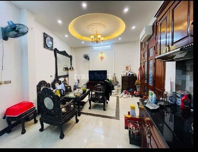 Bán nhà trong ngõ phố Lò Đúc, Hai bà Trưng