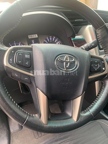 Bán xe Toyota Innova Venturer, đời 2018, xe chính chủ SG