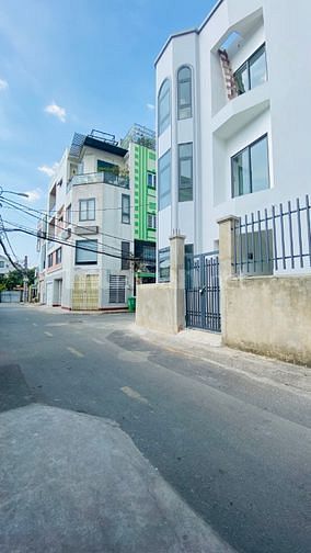 Bán nhà 2 Mặt Tiền - HXH tránh - Đường Hoàng Diệu 2 , P.Linh Chiểu .LH