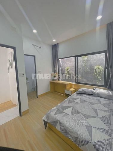Bán gấp nhà phô Đội Cấn giá 3.59 tỷ, 28mx 6 tầng, ngõ gần, có sổ