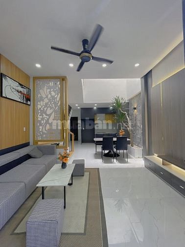 Bán gấp nhà phô Đội Cấn giá 3.59 tỷ, 28mx 6 tầng, ngõ gần, có sổ
