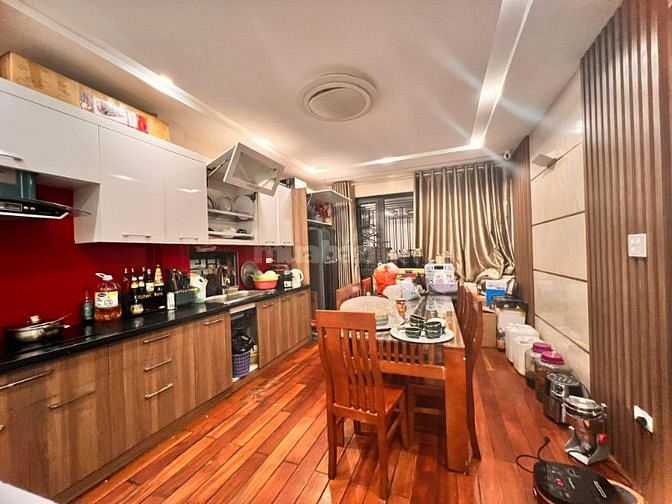 Giá tốt ! Bán nhà phân lô cực đẹp trung tâm Cầu Giấy ô tô tránh vỉa hè