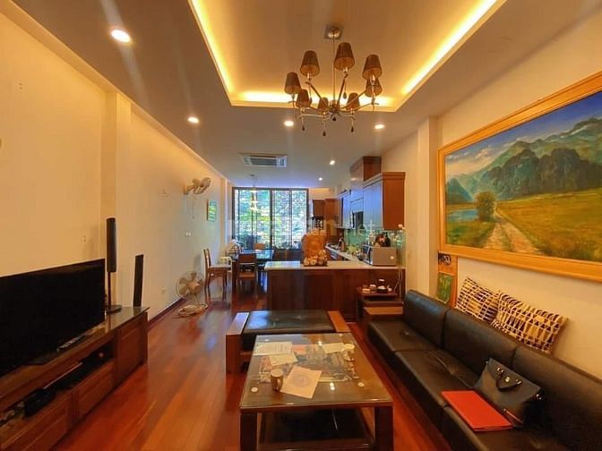 Giá tốt ! Bán nhà phân lô cực đẹp trung tâm Cầu Giấy ô tô tránh vỉa hè