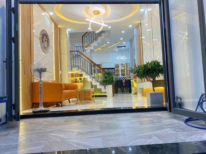 Nhà 2 lầu 4PN đường 7m ngay chợ Liên Khu 5-6 giá 2ti8