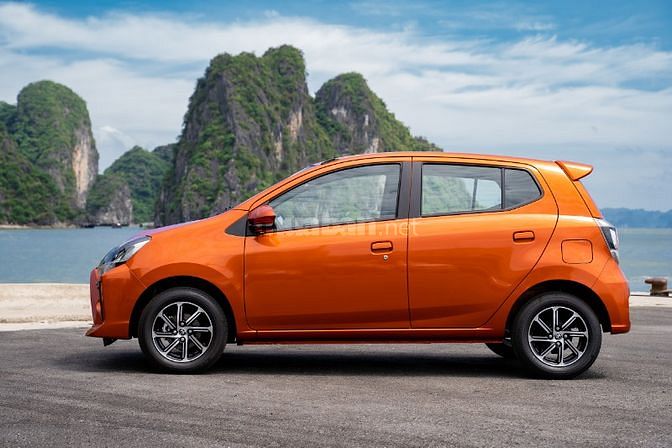 Đời 12/2021 màu đỏ , số tự đông . đi 11000km 