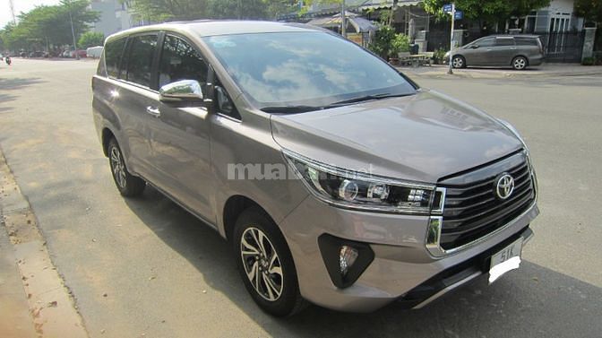 cần bán xe toyota innova đời cuối 2021
