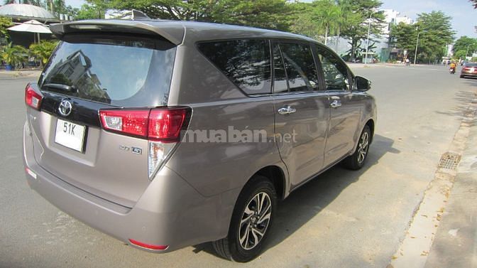 cần bán xe toyota innova đời cuối 2021