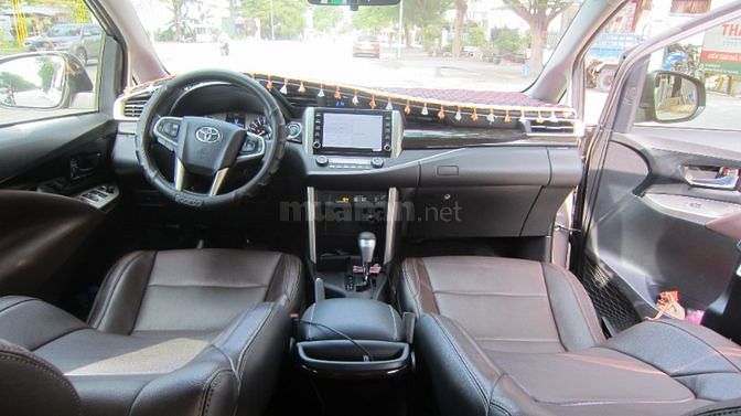 cần bán xe toyota innova đời cuối 2021
