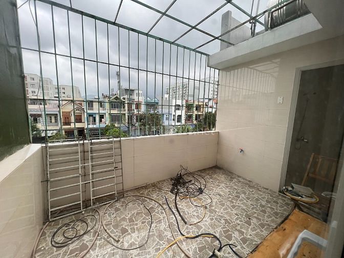 Cho thuê nhà 5PN đường Vân Đồn gần Sông Hàn, Quận Sơn Trà, Đà Nẵng