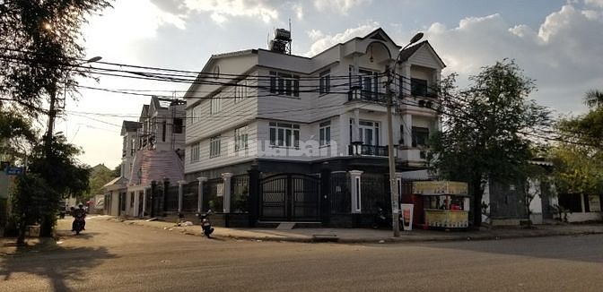 Cho thuê nhà Nguyên Căn 2 Mặt Tiền mới xây (11m x 25m ) tại Thủ Đức