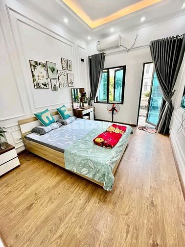 4 Tỷ! Bán nhà Khương Hạ, Siêu tiện ích, Sân vườn xanh, 43m×5T