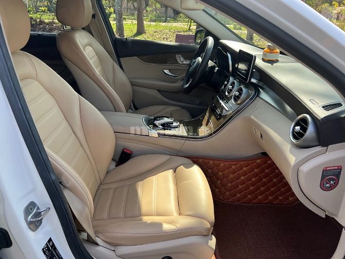 Bán xe Mercedes Benz C250 Exclusive Model T12/2016 màu trắng camay