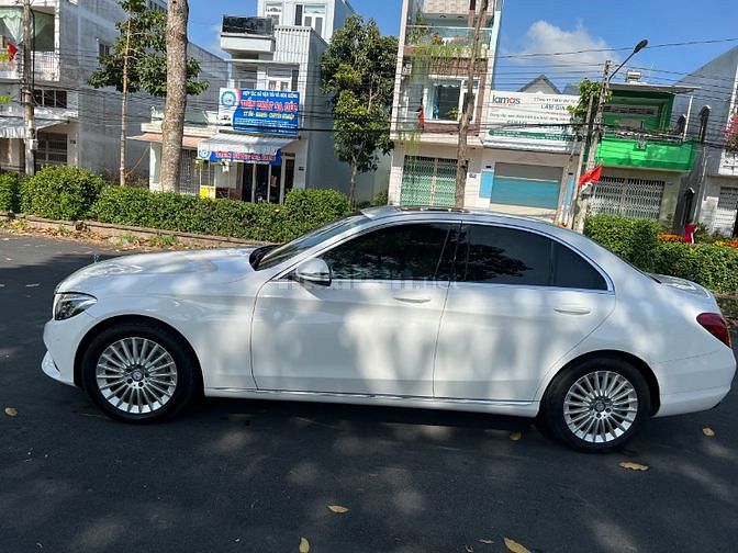 Bán xe Mercedes Benz C250 Exclusive Model T12/2016 màu trắng camay