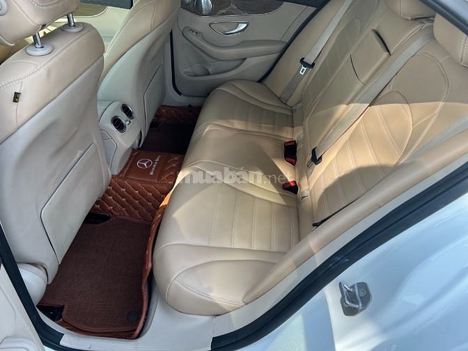 Bán xe Mercedes Benz C250 Exclusive Model T12/2016 màu trắng camay
