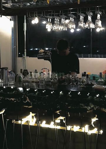 SANG NHƯỢNG QUÁN HAILEMOT ROOFTOP BAR