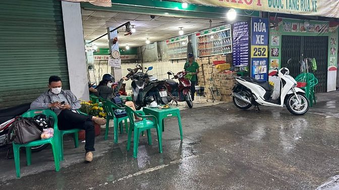 TUYỂN NAM RỬA XE MÁY, CÓ CHỖ Ở LẠI, LƯƠNG TỪ 9 - 12 TRIỆU/THÁNG
