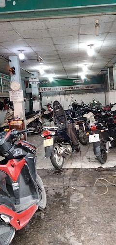 TUYỂN NAM RỬA XE MÁY, CÓ CHỖ Ở LẠI, LƯƠNG TỪ 9 - 12 TRIỆU/THÁNG