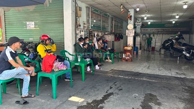 TUYỂN NAM RỬA XE MÁY, CÓ CHỖ Ở LẠI, LƯƠNG TỪ 9 - 12 TRIỆU/THÁNG