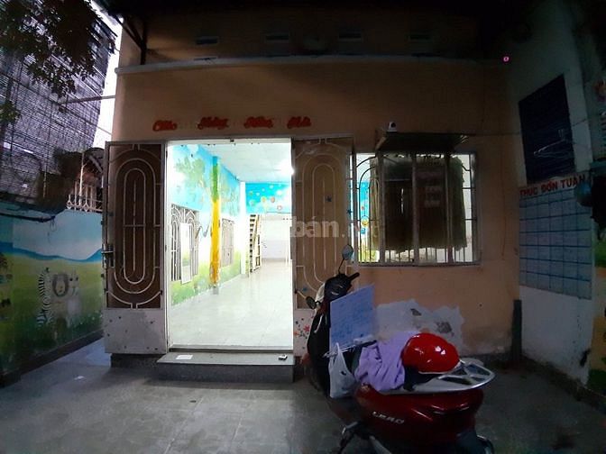 Bán gấp nhà đất sổ hồng chính chủ  hẻm rộng ô tô vào tận nhà