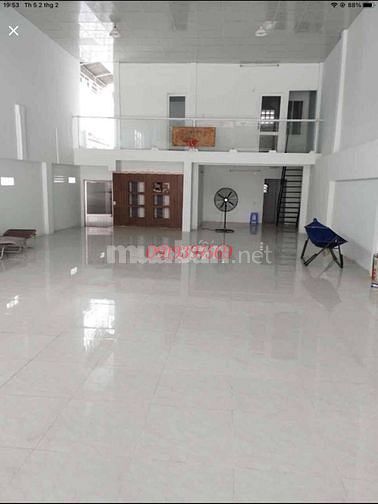 Cho thuê Góc 2MT Quốc Lộ 13, TĐ. Dt:9,5*30. Giá 45 triệu.