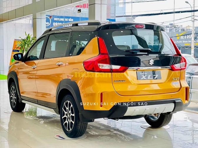 Suzuki XL7 xe OTO 7 chổ Nhập Khẩu Màu Vàng