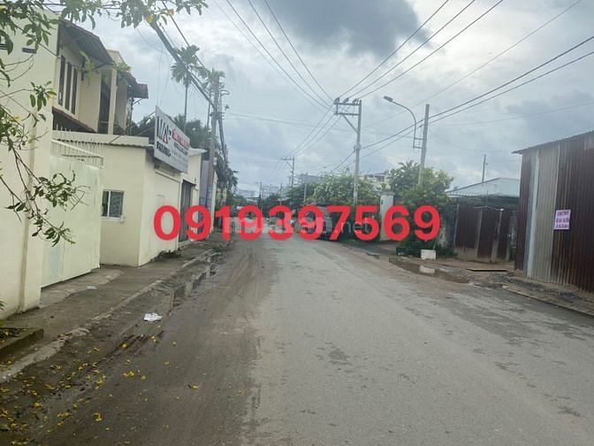 Cho thuê MTKD Phường Linh Đông, TĐ. Dt:10*20. Giá 18 triệu 