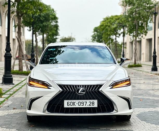 Bán Lexus Es250, sản xuất cuối 2022 Model 2023, màu trắng nội thất nâu