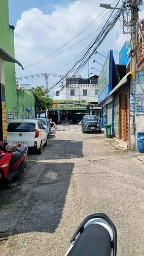 bán căn nhà 1 trệt 1 lầu 50m2 ở gần chợ Bà Điểm - Hóc Môn giá 1 tỷ 050