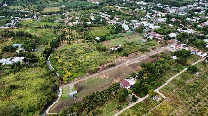 Đất full thổ cư, 325m2, cạnh suối, mặt tiền, Đồng Nai