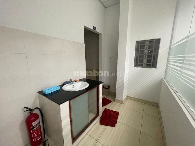 Nhà RỘNG có sân 12x25m 1 lầu, 8P lớn đ. 12m gần chợ 184/2 Tân Hương 