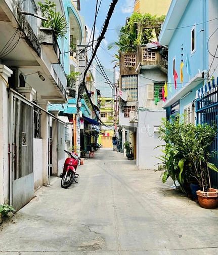 Nhà Đẹp Gía Tốt 3 Lầu Hẻm Xe Hơi Khu Vực Vip Huỳnh Văn Bánh,P12,PNhuận