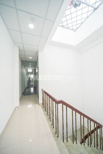 VP 15m2 mặt tiền Xuân Hồng trong Building 5 tầng (ngay ngã tư Bảy Hiền