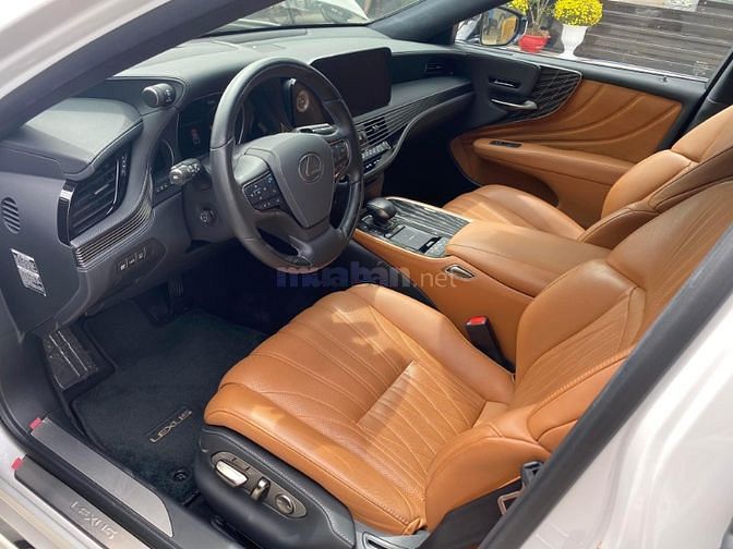 Bán Lexus LS 500H, sản xuất 2021, 1 chủ từ đầu, rẻ hơn xe mới 3 đồng 