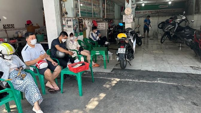 TUYỂN NAM RỬA XE MÁY, CÓ CHỖ Ở LẠI, LƯƠNG TỪ 9 - 12 TRIỆU/THÁNG