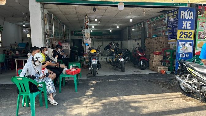 TUYỂN NAM RỬA XE MÁY, CÓ CHỖ Ở LẠI, LƯƠNG TỪ 9 - 12 TRIỆU/THÁNG