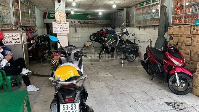 TUYỂN NAM RỬA XE MÁY, CÓ CHỖ Ở LẠI, LƯƠNG TỪ 9 - 12 TRIỆU/THÁNG