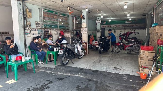 TUYỂN NAM RỬA XE MÁY, CÓ CHỖ Ở LẠI, LƯƠNG TỪ 9 - 12 TRIỆU/THÁNG